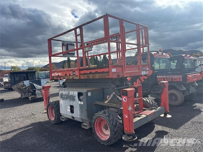 SkyJack SJ6832 RT Ножничные подъемники