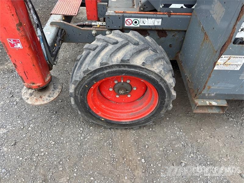 SkyJack SJ6832 RT Šķerveida pacēlāji