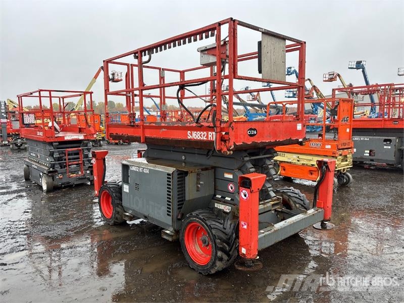 SkyJack SJ6832 RT Šķerveida pacēlāji