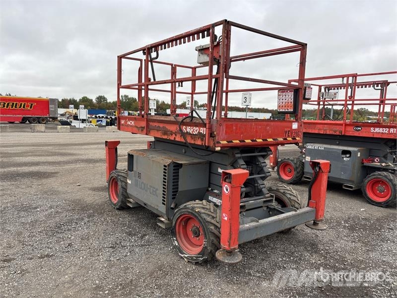 SkyJack SJ6832 RT Šķerveida pacēlāji