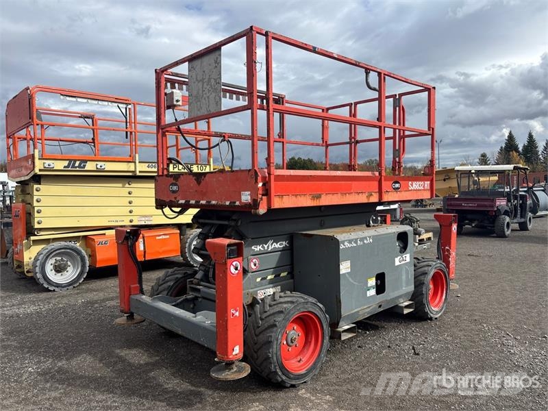 SkyJack SJ6832 RT Ножничные подъемники