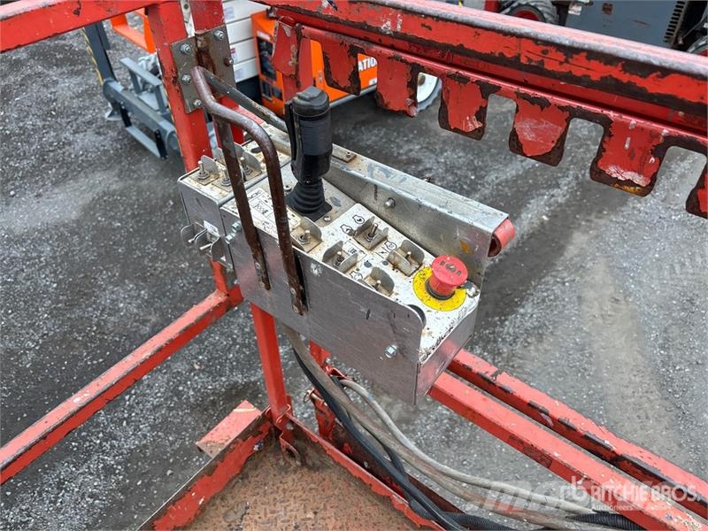 SkyJack SJ6832 RT Šķerveida pacēlāji