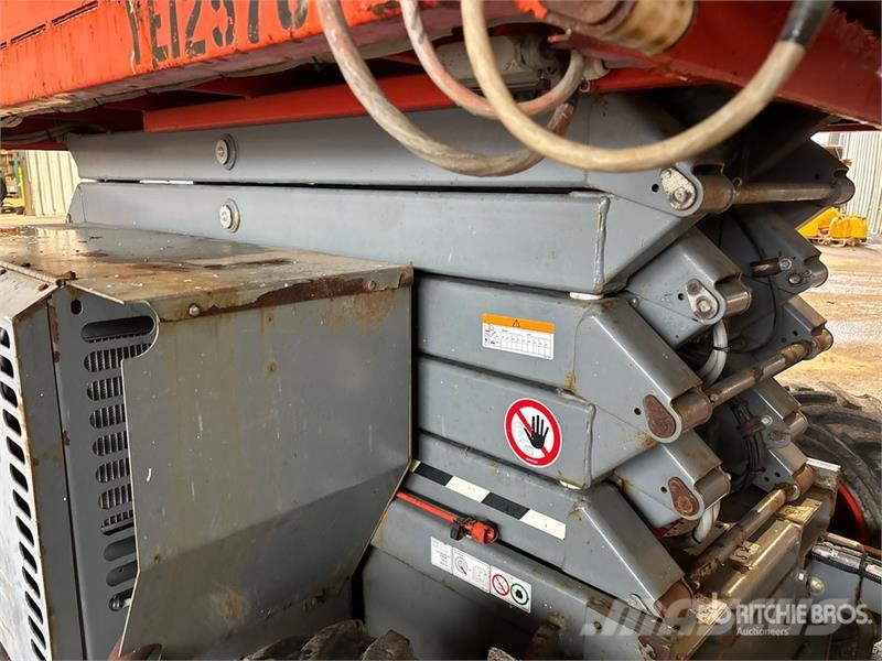 SkyJack SJ6832 RT Šķerveida pacēlāji