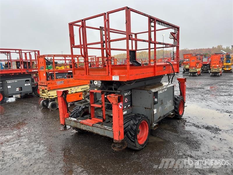 SkyJack SJ6832 RT Šķerveida pacēlāji