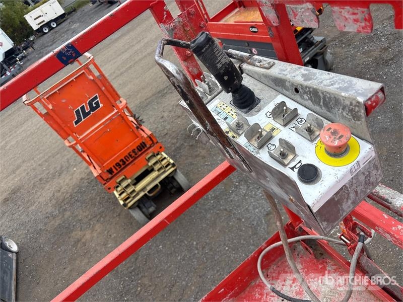 SkyJack SJ6832 RT Šķerveida pacēlāji