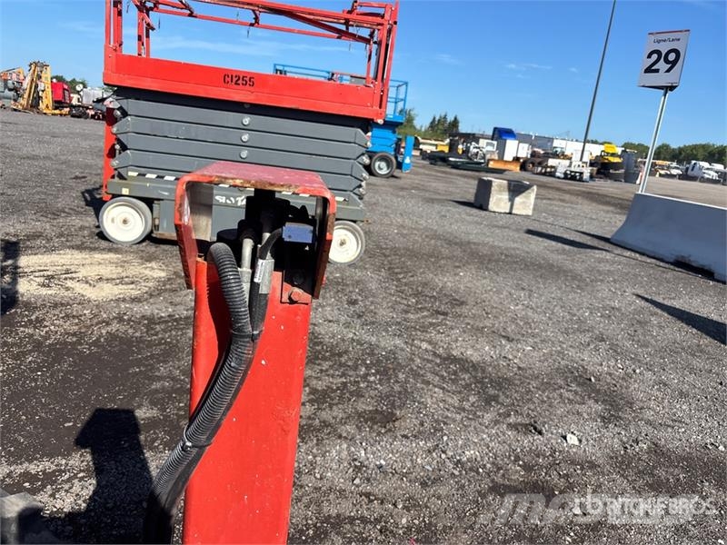 SkyJack SJ6832 RT Scissor lifts