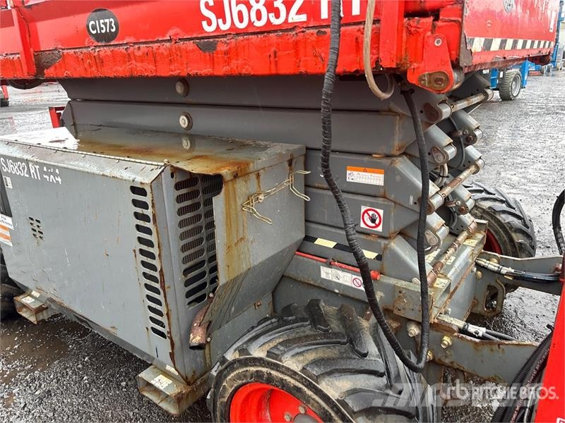 SkyJack SJ6832 RT Šķerveida pacēlāji