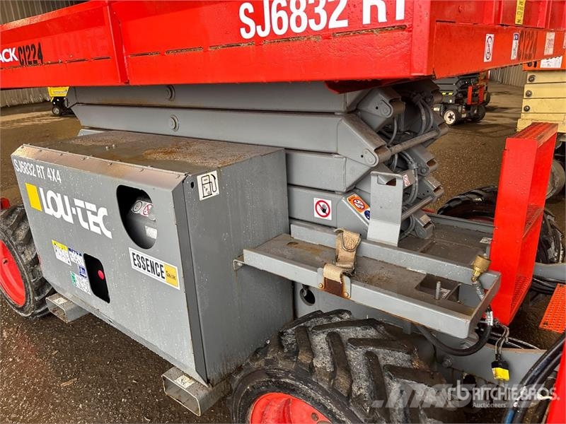SkyJack SJ6832 RT E/P 4x4 Dual Fuel Scissor Lift Škaraste platforme