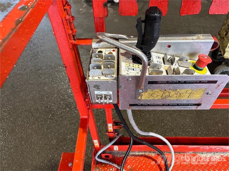 SkyJack SJ6832 RT E/P 4x4 Dual Fuel Scissor Lift Škaraste platforme