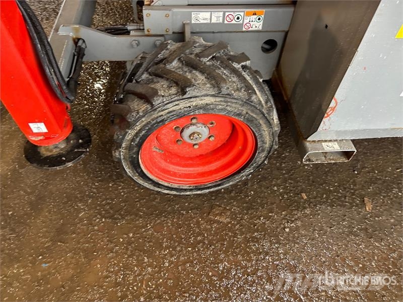 SkyJack SJ6832 RT E/P 4x4 Dual Fuel Scissor Lift Škaraste platforme
