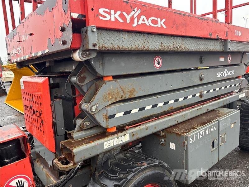 SkyJack SJ7127 RT Šķerveida pacēlāji