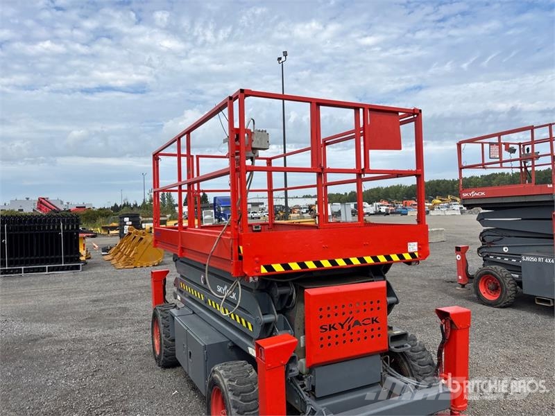 SkyJack SJ7127 RT Ножични работни платформи