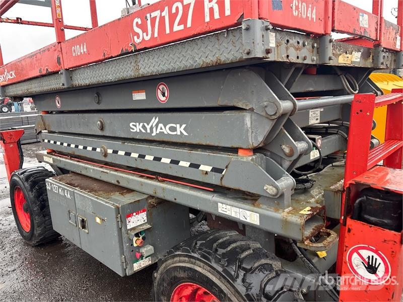 SkyJack SJ7127 RT Šķerveida pacēlāji