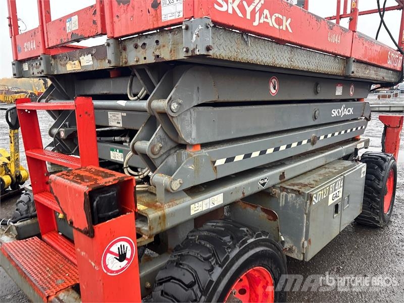 SkyJack SJ7127 RT Šķerveida pacēlāji