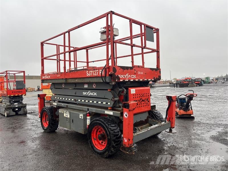 SkyJack SJ7127 RT Šķerveida pacēlāji