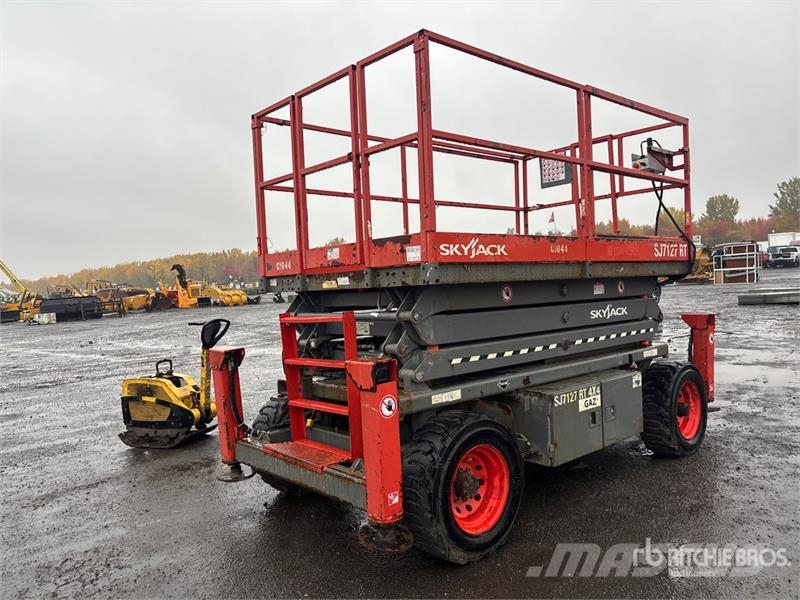 SkyJack SJ7127 RT Šķerveida pacēlāji