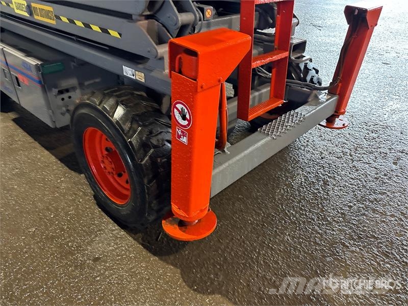 SkyJack SJ7135 Šķerveida pacēlāji