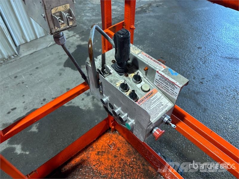 SkyJack SJ7135 Šķerveida pacēlāji