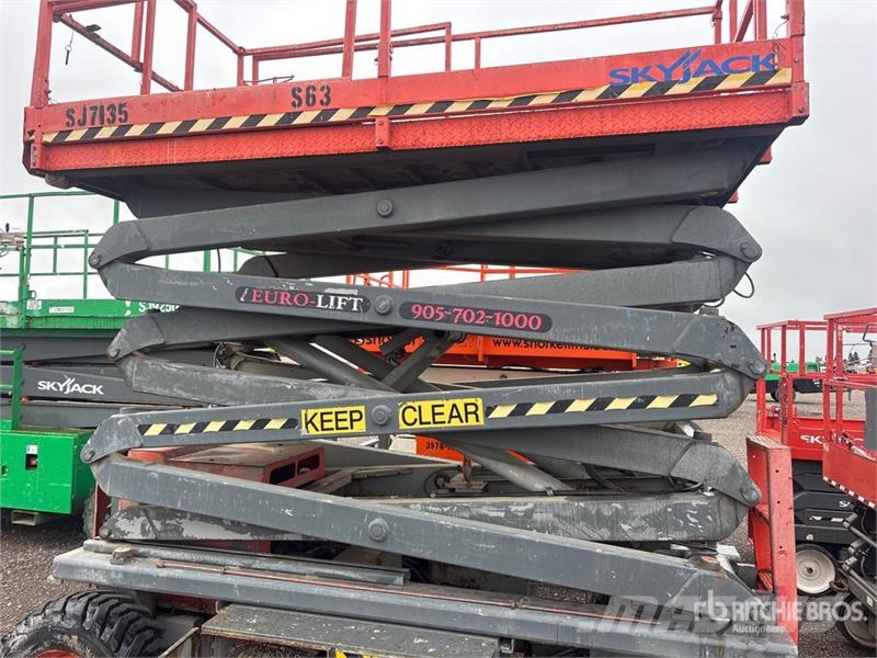 SkyJack SJ7135 Scissor lifts