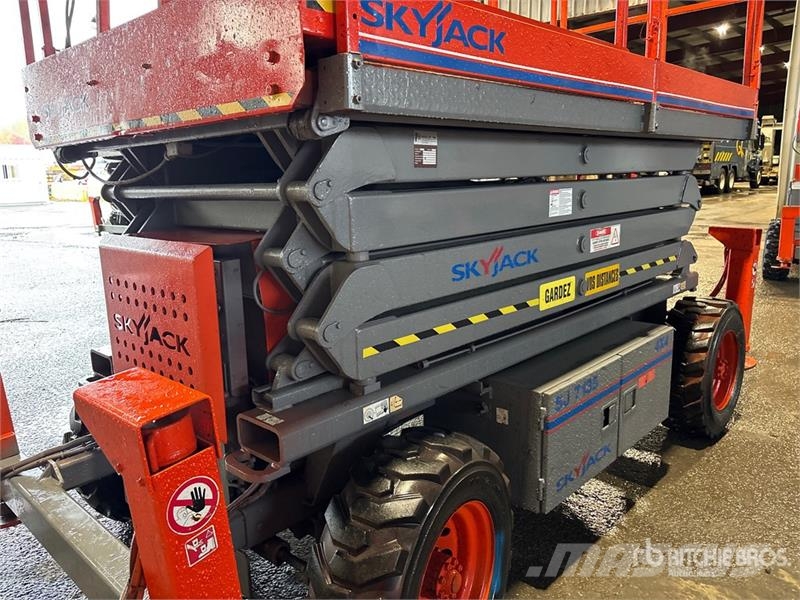 SkyJack SJ7135 Šķerveida pacēlāji