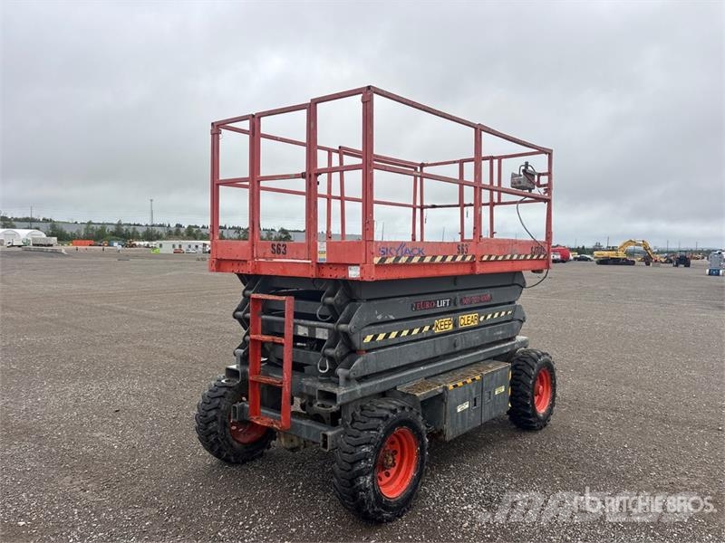 SkyJack SJ7135 Scissor lifts