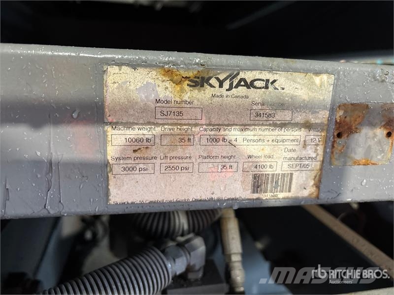 SkyJack SJ7135 Šķerveida pacēlāji