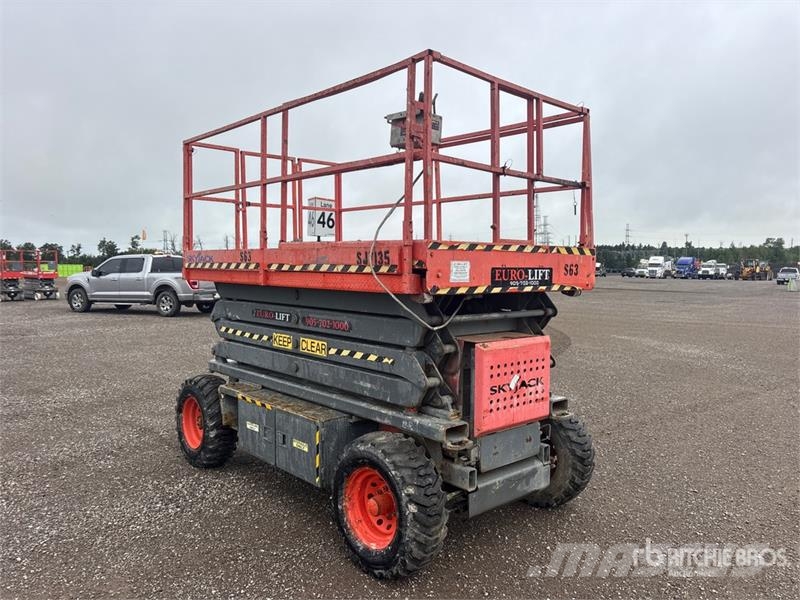 SkyJack SJ7135 Scissor lifts