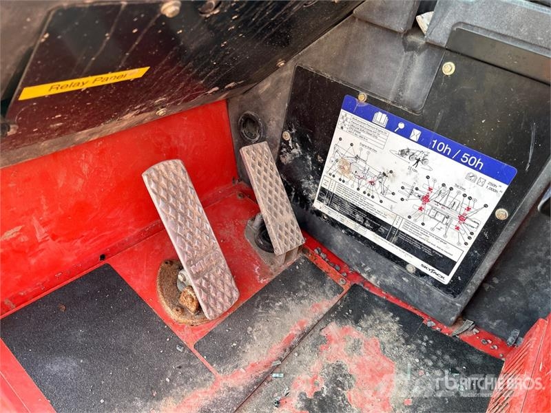 SkyJack SJ843TH Telehandler مناولات متداخلة