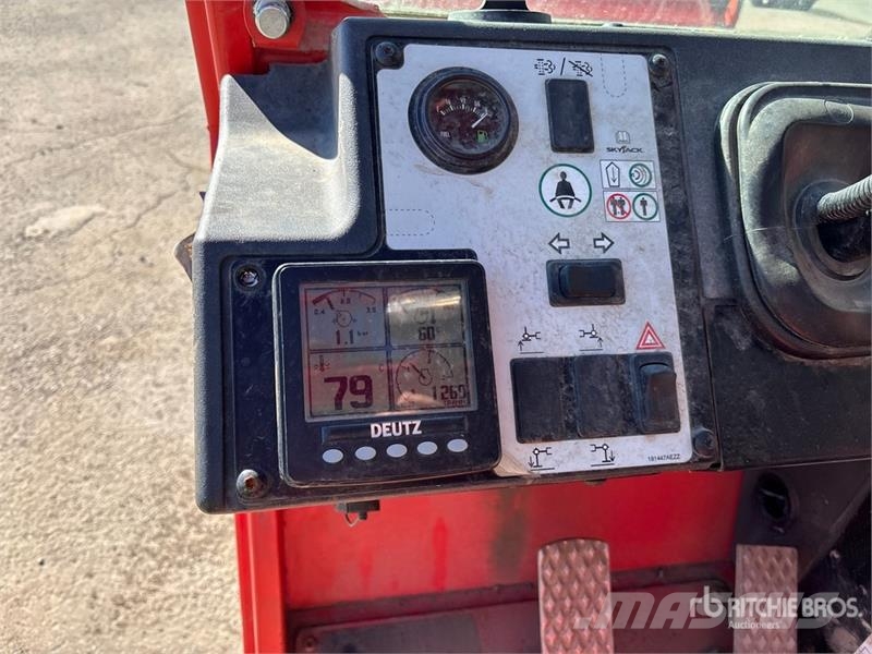 SkyJack SJ843TH Telehandler 伸缩臂叉装车|叉装车
