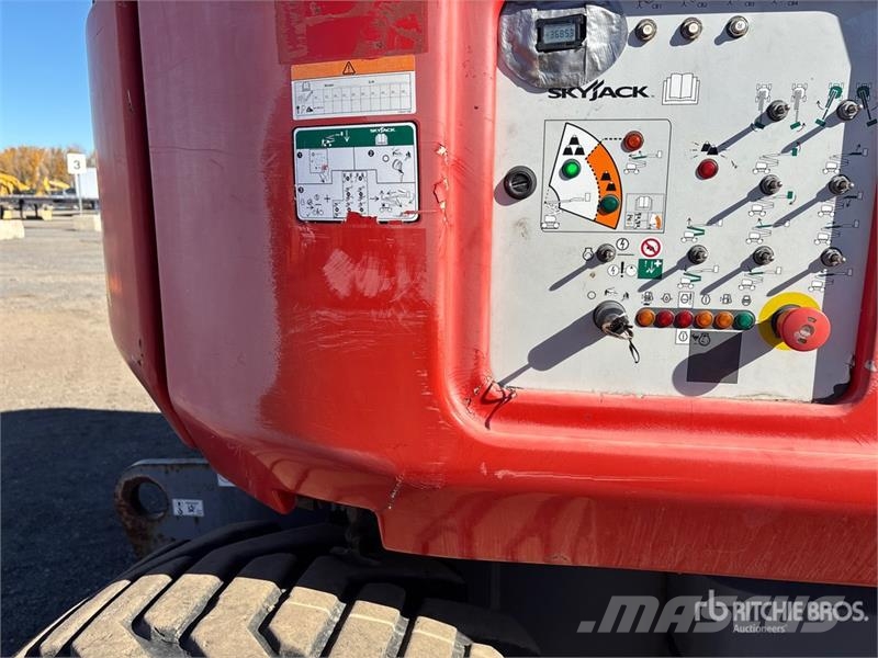 SkyJack SJ85AJ 4WD Diesel Articulating Boom Lift رافعات سلة مفصلية