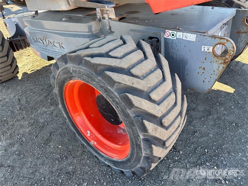 SkyJack SJ85AJ 4WD Diesel Articulating Boom Lift رافعات سلة مفصلية