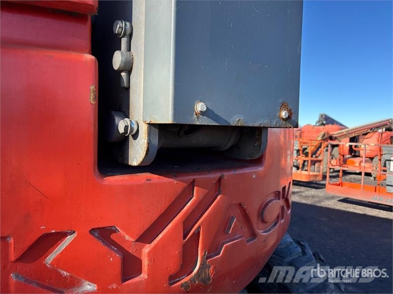 SkyJack SJ85AJ 4WD Diesel Articulating Boom Lift Karos emelők