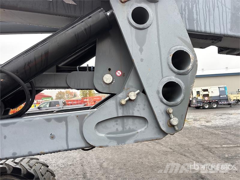 SkyJack SJ85AJ 4WD Diesel Articulating Boom Lift رافعات سلة مفصلية