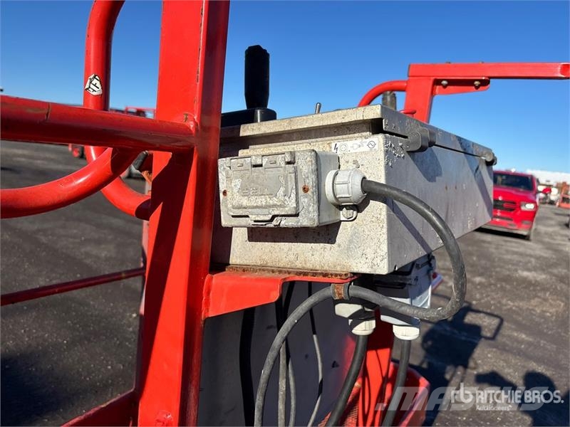 SkyJack SJ85AJ 4WD Diesel Articulating Boom Lift Karos emelők