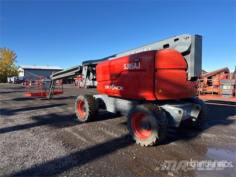 SkyJack SJ85AJ 4WD Diesel Articulating Boom Lift Karos emelők