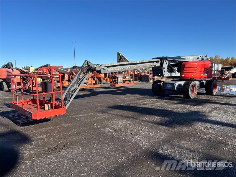 SkyJack SJ85AJ 4WD Diesel Articulating Boom Lift Karos emelők