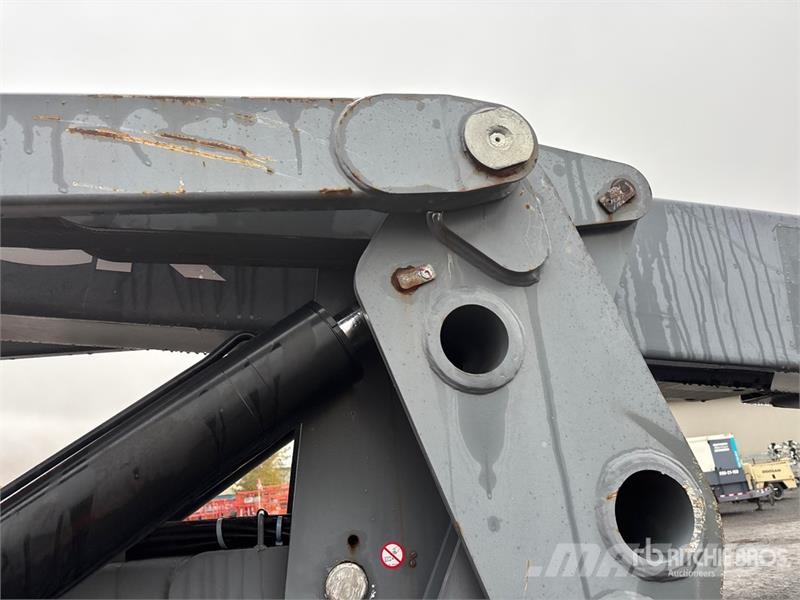 SkyJack SJ85AJ 4WD Diesel Articulating Boom Lift رافعات سلة مفصلية