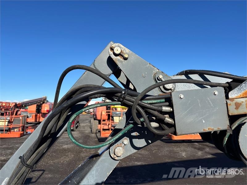 SkyJack SJ85AJ 4WD Diesel Articulating Boom Lift Karos emelők