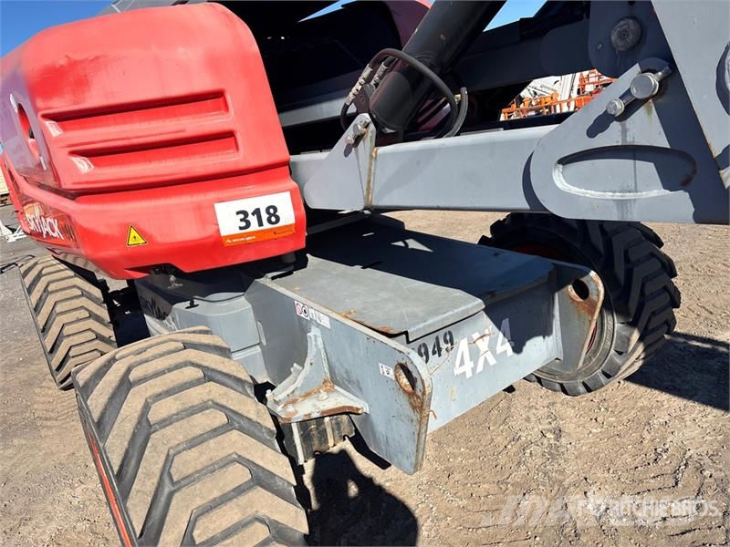SkyJack SJ85AJ 4WD Diesel Articulating Boom Lift رافعات سلة مفصلية