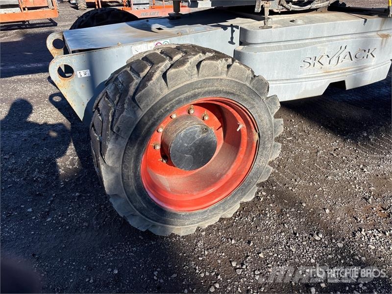 SkyJack SJ85AJ 4WD Diesel Articulating Boom Lift Karos emelők