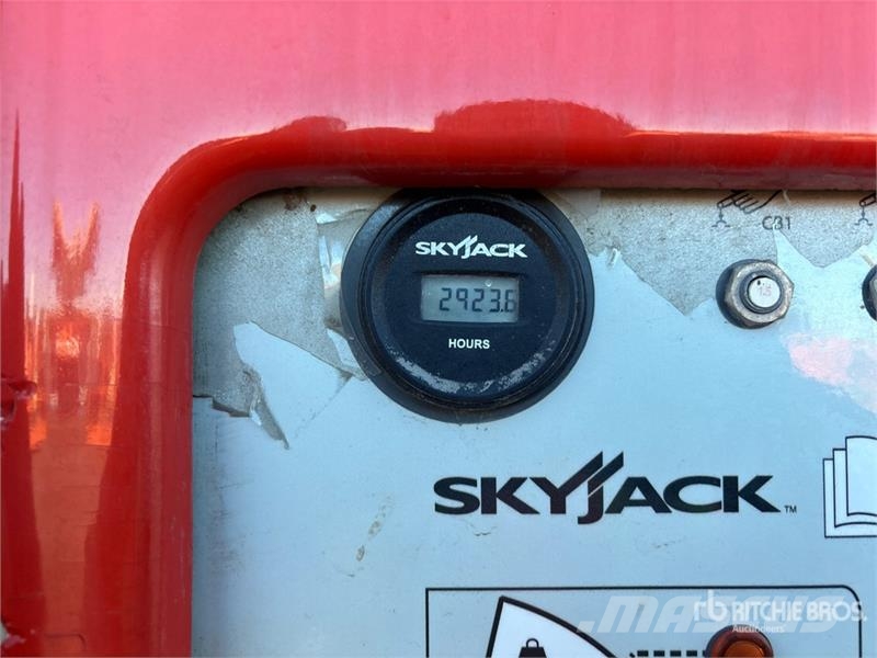 SkyJack SJ85AJ 4WD Diesel Articulating Boom Lift Karos emelők