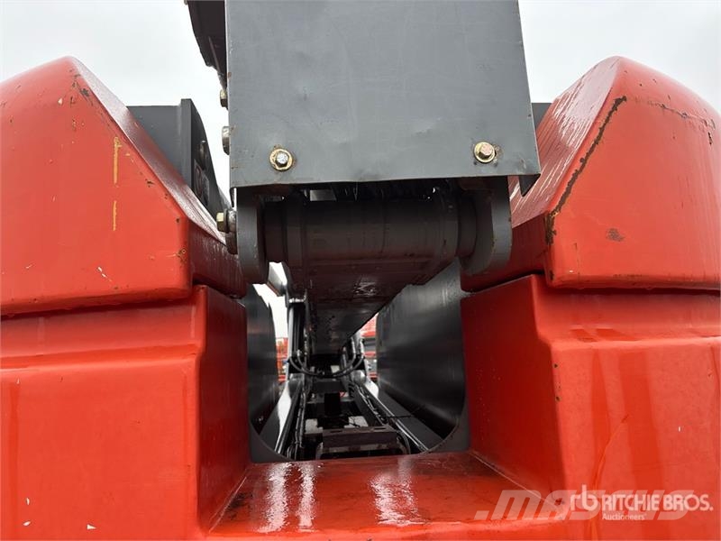 SkyJack SJ85AJ 4WD Diesel Articulating Boom Lift رافعات سلة مفصلية