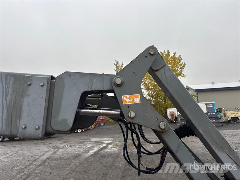 SkyJack SJ85AJ 4WD Diesel Articulating Boom Lift رافعات سلة مفصلية