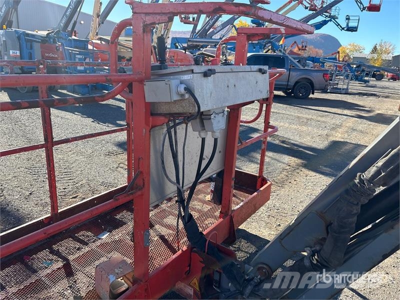 SkyJack SJ85AJ 4WD Diesel Articulating Boom Lift رافعات سلة مفصلية