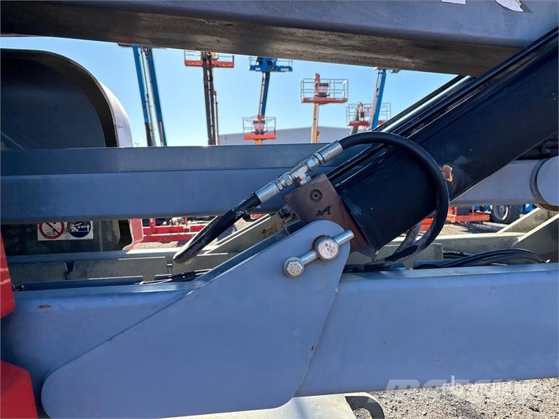 SkyJack SJ85AJ 4WD Diesel Articulating Boom Lift Karos emelők