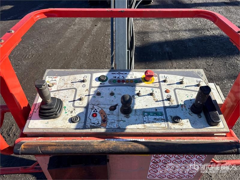 SkyJack SJ85AJ 4WD Diesel Articulating Boom Lift Karos emelők