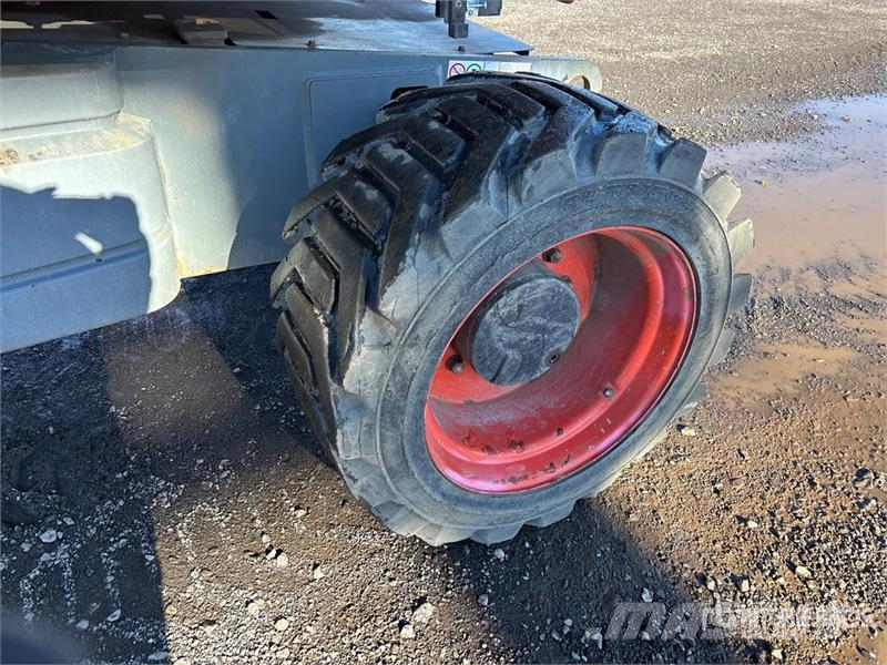 SkyJack SJ85AJ 4WD Diesel Articulating Boom Lift Karos emelők