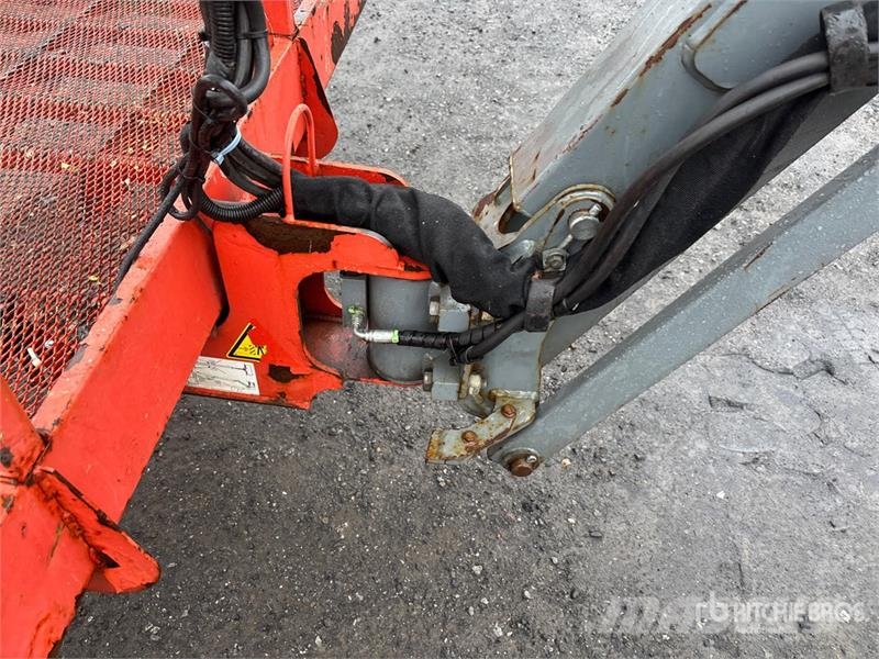 SkyJack SJ85AJ 4WD Diesel Articulating Boom Lift رافعات سلة مفصلية