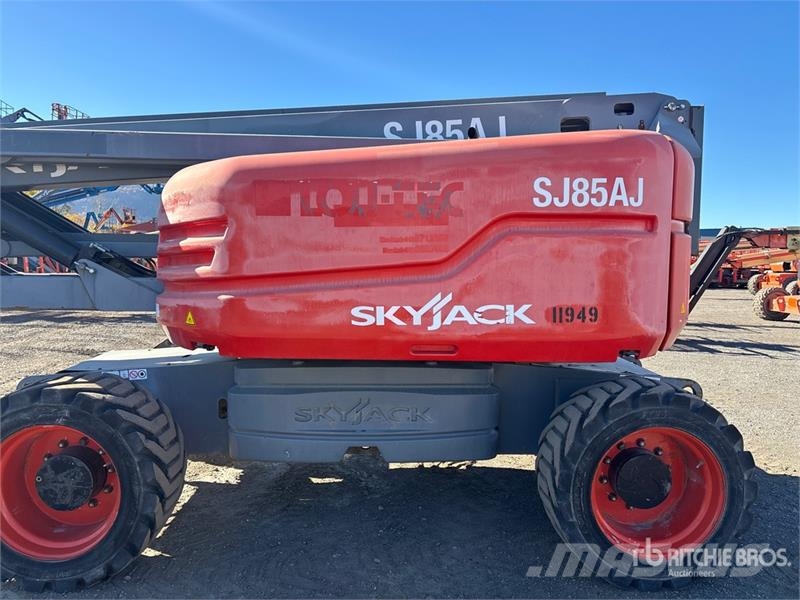 SkyJack SJ85AJ 4WD Diesel Articulating Boom Lift رافعات سلة مفصلية