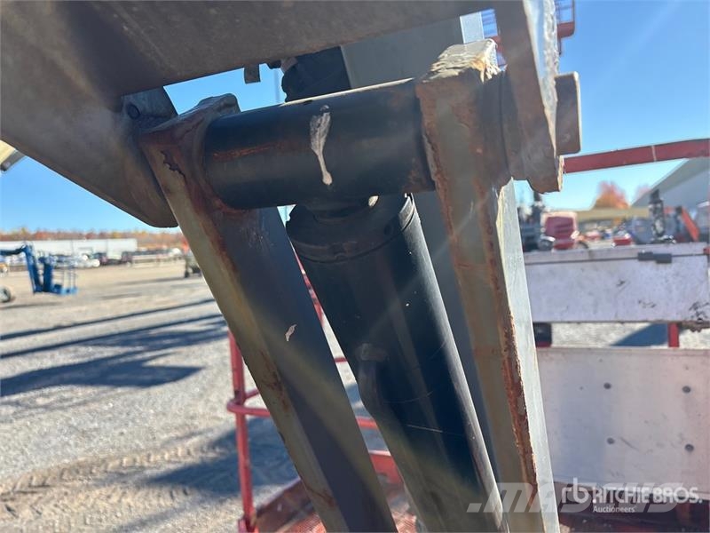 SkyJack SJ85AJ 4WD Diesel Articulating Boom Lift رافعات سلة مفصلية